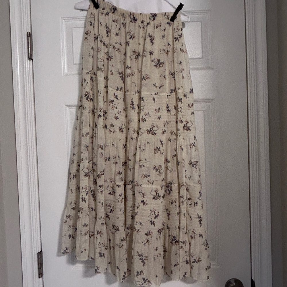 Chic Floral Maxi Skirt in Cream